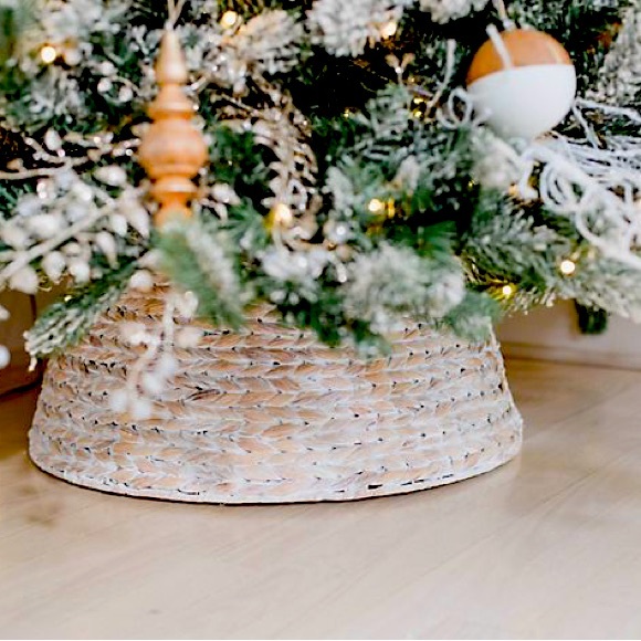 New in box, " 11" x 19" Water Hyacinth Tree Collar by Lauren McBride - Picture 1 of 1